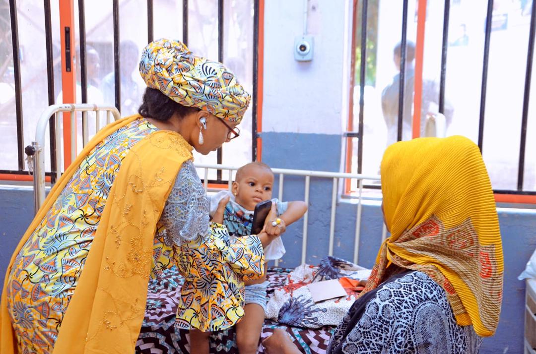 BIHAIF visits teaching hospital lafia,Nasarawa state,excites patients with cash as support to arrest immediate medical bills.